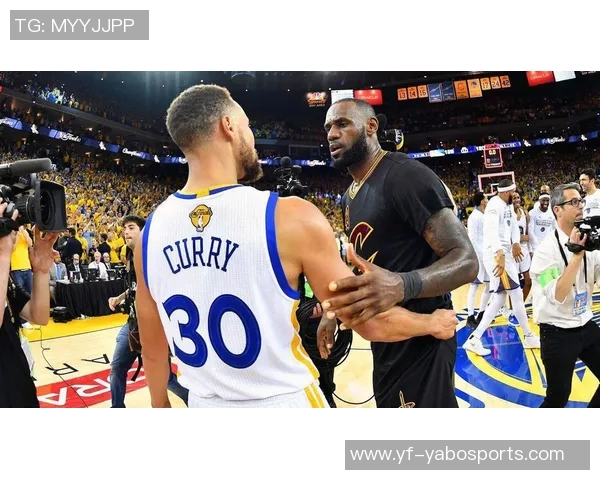 岁月如歌白发渐显詹姆斯与库里媒体日采访照引发球迷感慨