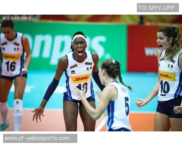 意大利女排奥运冠军埃格努亲临国米与劳塔罗互换球衣展现体育精神