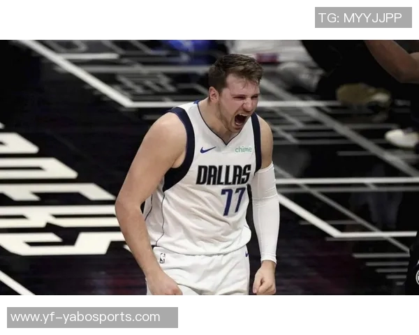 东契奇罚球失误引发球迷惊恐全场贡献33分11板8助3断表现依旧抢眼